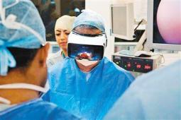 英国外科医生欢呼世界第一来解决视力丧失的主要原因