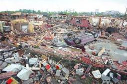在龙卷风袭击阿拉巴马州的家园后，单身家庭失去了10名成员