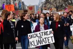 瑞典学生格雷塔的气候学校罢工走向全球