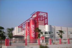 可口可乐公司表示 它每年生产330万吨塑料包装