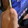 微软的Surface Duo Android可折叠设备出现在公共交通中