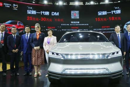 比亚迪在北京车展上推出的新款电动汽车 共享其电子平台技术