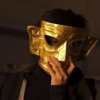 新闻：匠人用大米做出三星堆黄金面具