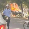 新闻：广州一特斯拉撞树后自燃
