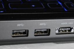 Alienware M17x R4 笔记本电脑的端口评测