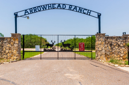 1万英亩的南德克萨斯州待售牧场是德克萨斯州参议员劳埃德本特森的所在地